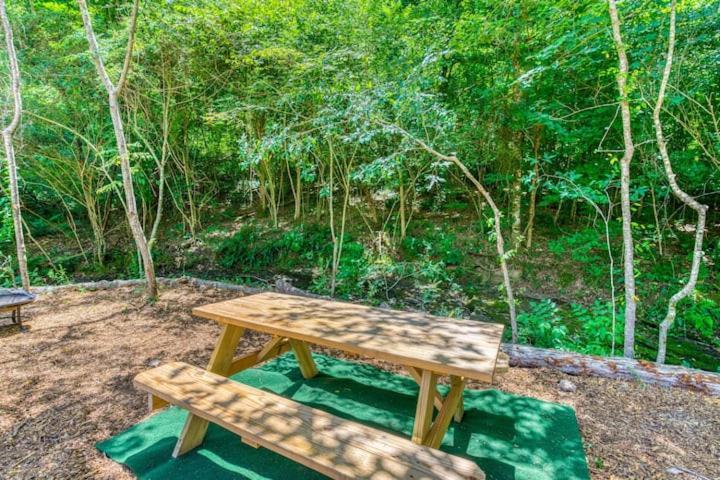 The Aries-A Stargazing, Luxury Glamping Tent Rogersville Exterior photo